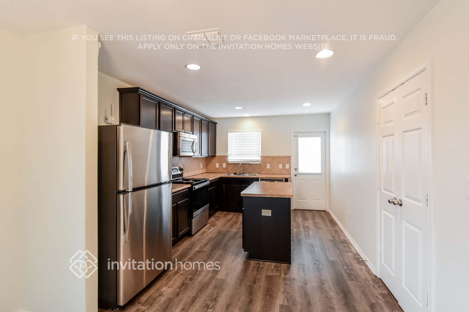 Building Photo - 27305 Paraiso Manor