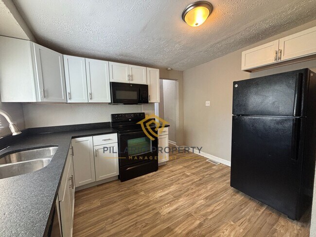 Building Photo - Renovated Fenced 4 Bedroom with 1.5 Bath, in Near East Side Available NOW!