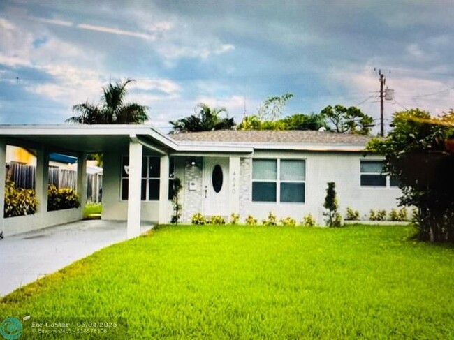 Primary Photo - 4640 NE 5th Ave