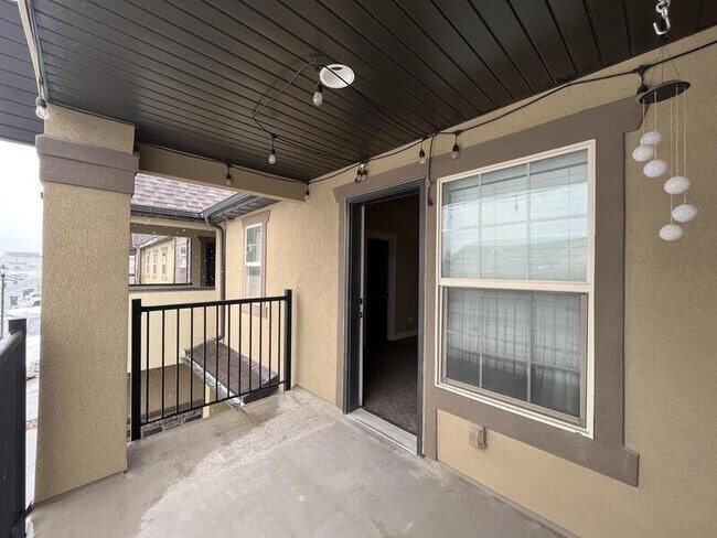 Building Photo - 1576 Venetian Way