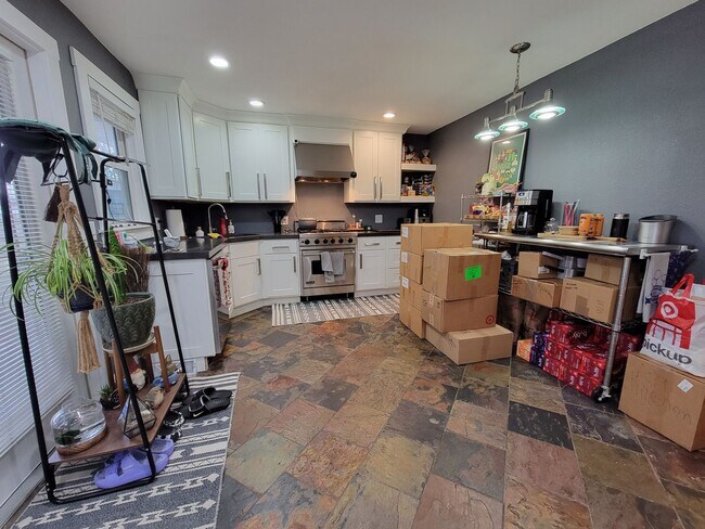 Building Photo - 1406 Briarwood Dr