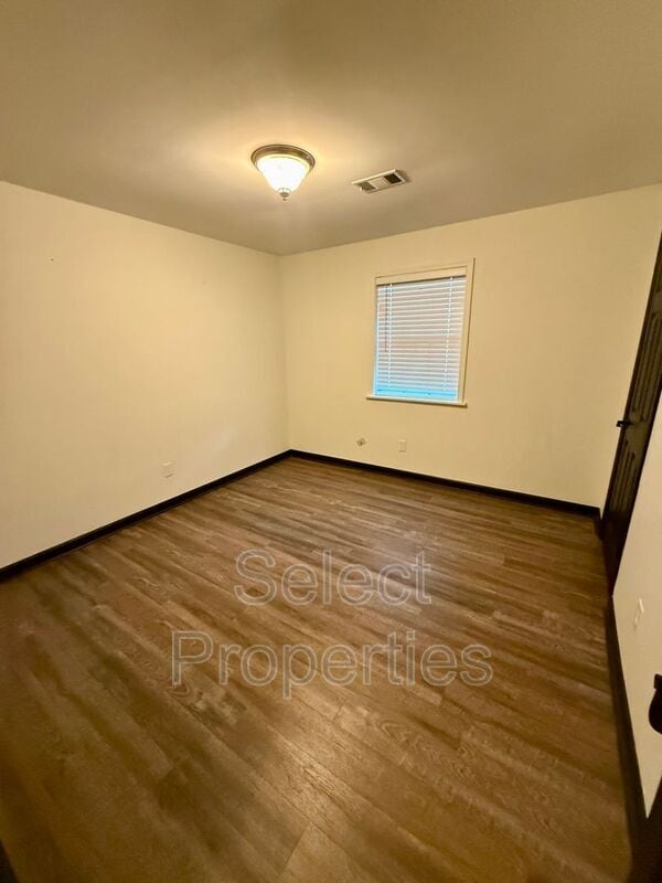 Building Photo - 606 Shadow Ridge Dr