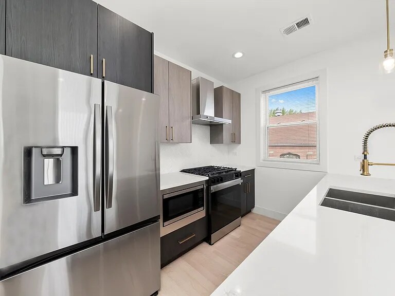 Building Photo - 2700 W Jackson Blvd