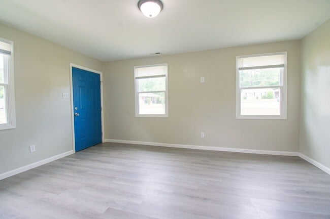 Building Photo - 2 Bedroom 1 Bathroom- No Pets