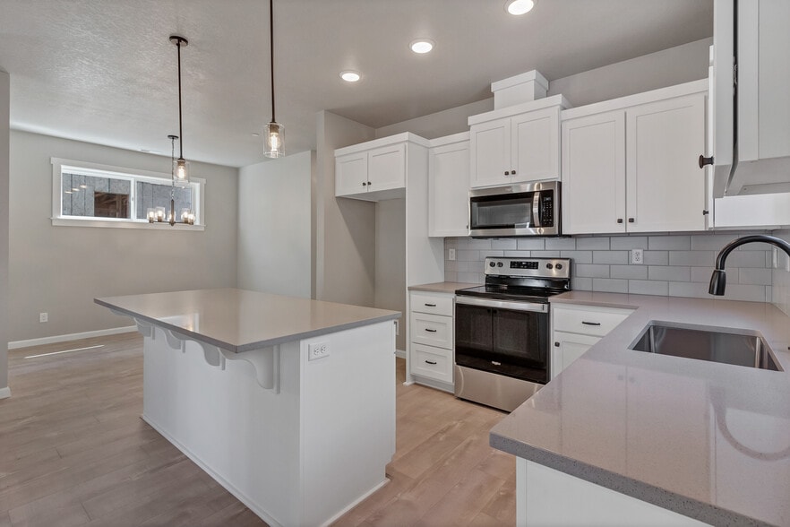 Kitchen/Diningroom - 2057 Audubon Ave SE