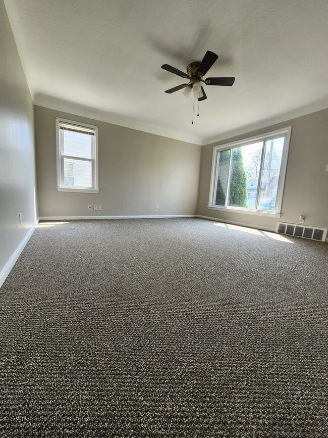 Building Photo - Gorgeous 3 Bedroom Home For Rent in Garfie...