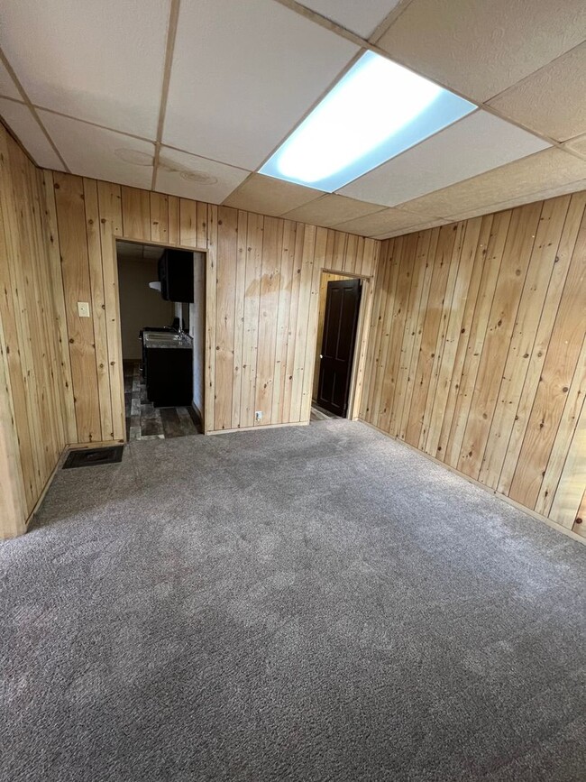 Building Photo - 3 bed 1.5 bath house in Davenport availabl...