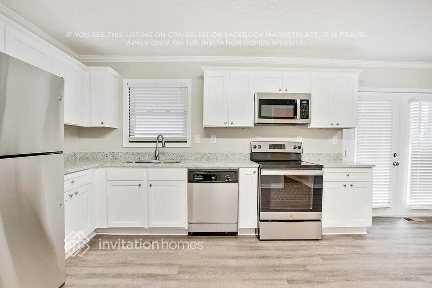 Building Photo - 4596 Sahara Dr SW