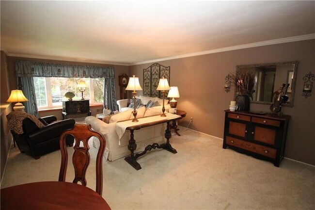 Building Photo - 3753 Evergreen Dr