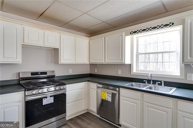 Building Photo - 6110 Matt Hwy