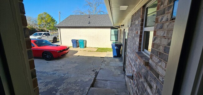 Building Photo - 1401 E Sherman Dr