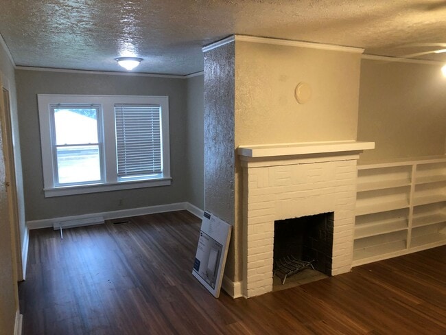 Building Photo - Freshly Painted 2x1 with Brand-New Plank F...