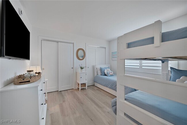 Building Photo - 1950 Gulf Shore Blvd N