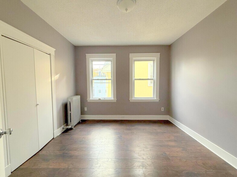 Building Photo - 196 Sherman St