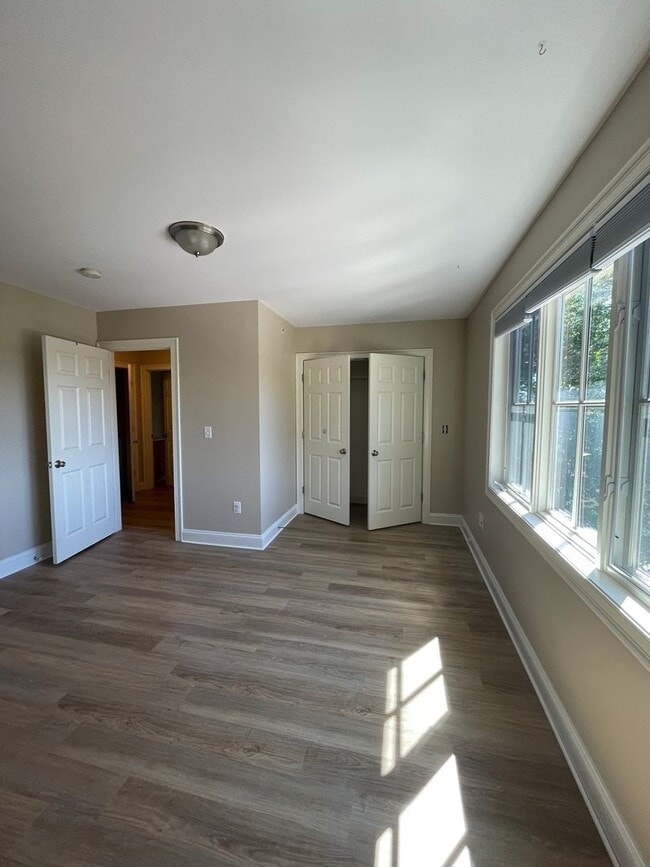 Building Photo - 12 Dame St