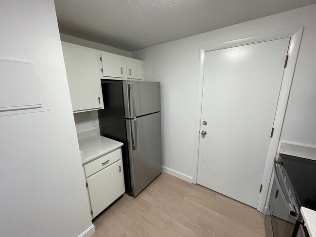 Building Photo - 16 Erick Rd