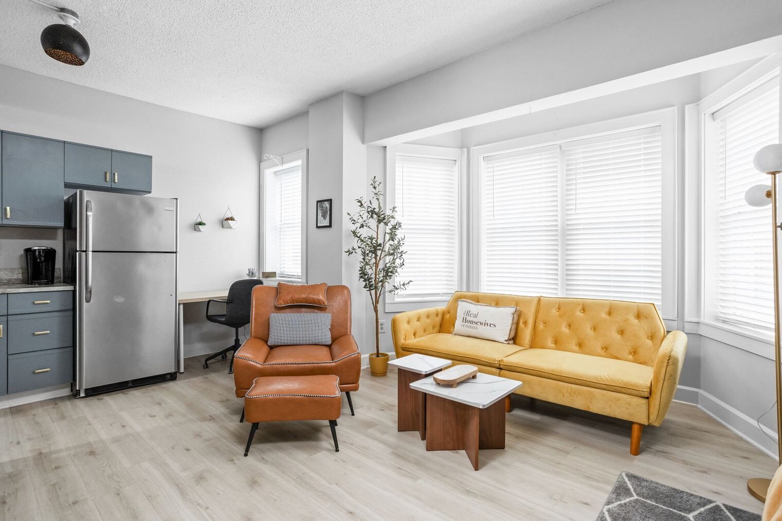 Building Photo - 230 E 9th St