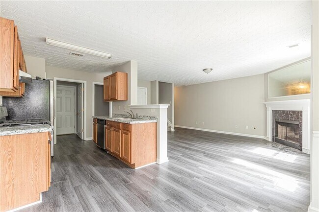 Building Photo - 2152 Lenox Ave