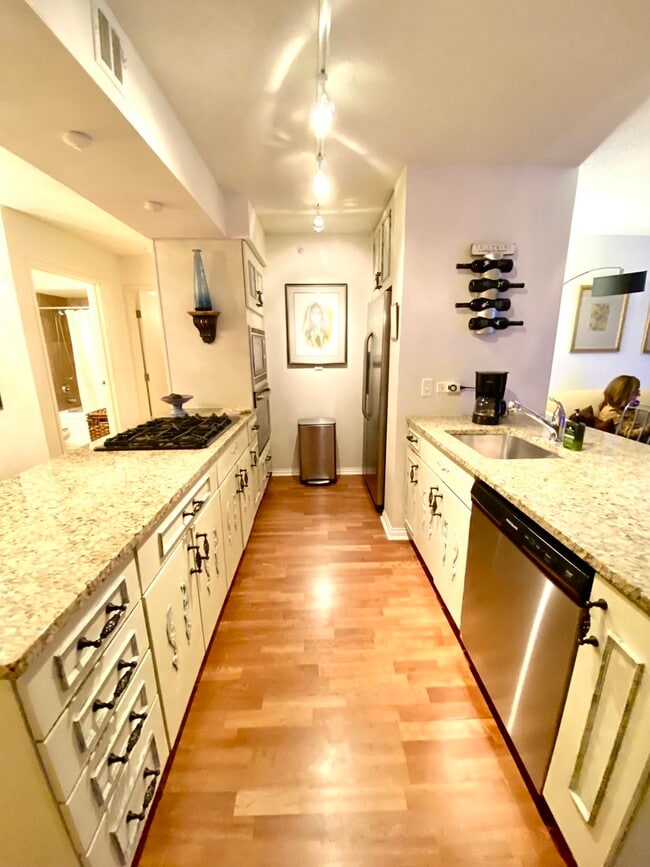 Building Photo - 9725 Woods Dr