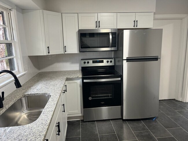 Building Photo - Newly renovated 3bed 1bath for rent!