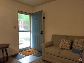 Building Photo - Spacious 2bd/2ba in Williamsburg