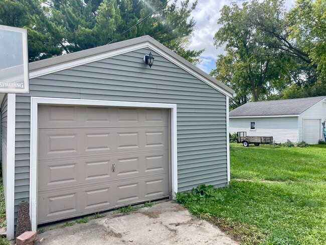 Building Photo - 360 Grove St