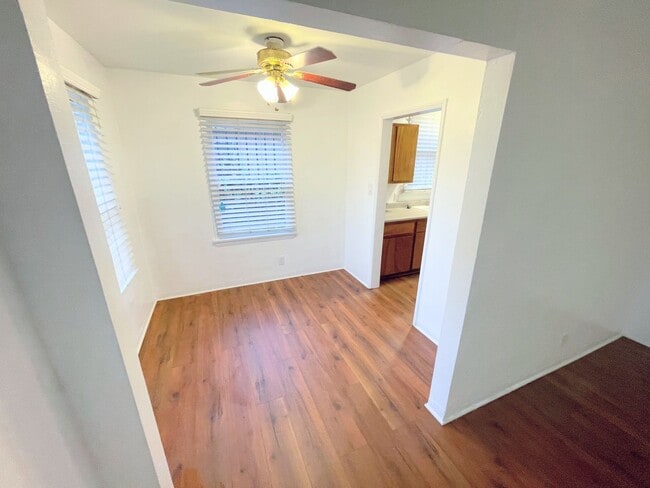 Building Photo - 3bd/1ba home in Rosewood. Huge backyard and 2 car garage!!