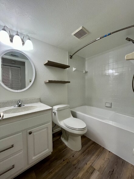 Building Photo - 431 Cerromar Ln