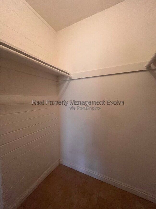 Building Photo - 12076 N Pebble Beach Dr