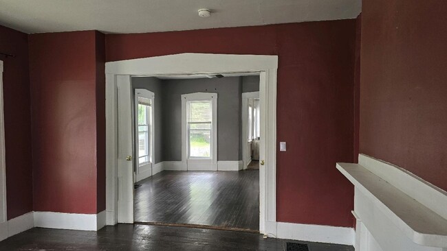 Building Photo - 83 W Main St