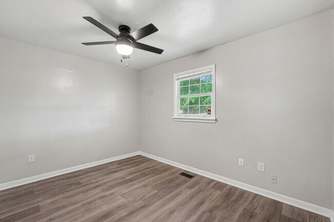 Building Photo - Cute and Cozy 3 Bed 1 Bath Home