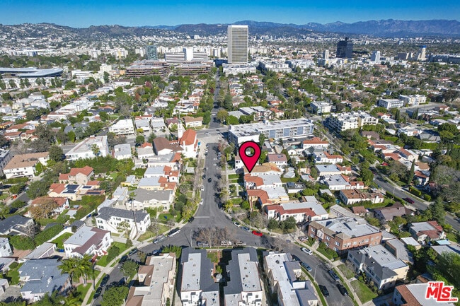 Building Photo - 1032 Masselin Ave