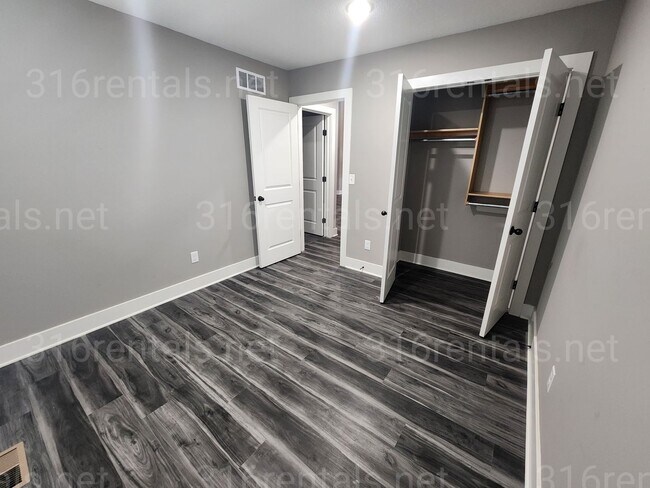 Building Photo - 5267 N Toben Ct