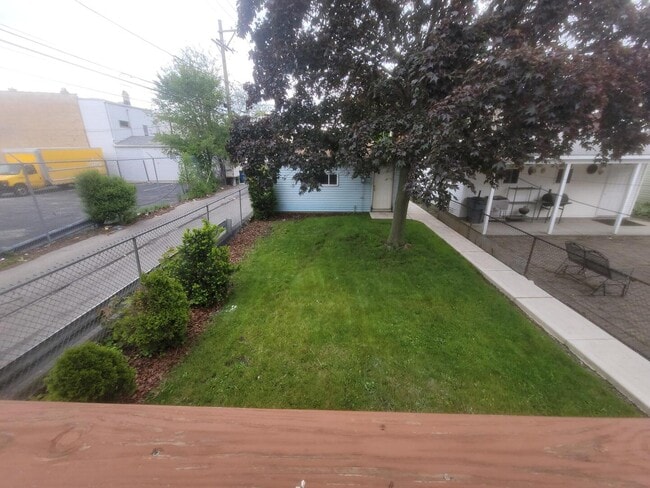 Building Photo - 2343 N Lawndale Ave