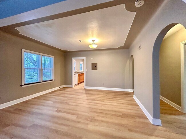 Building Photo - 297 W Larch Ave