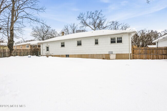 Building Photo - 422 Shady Ln