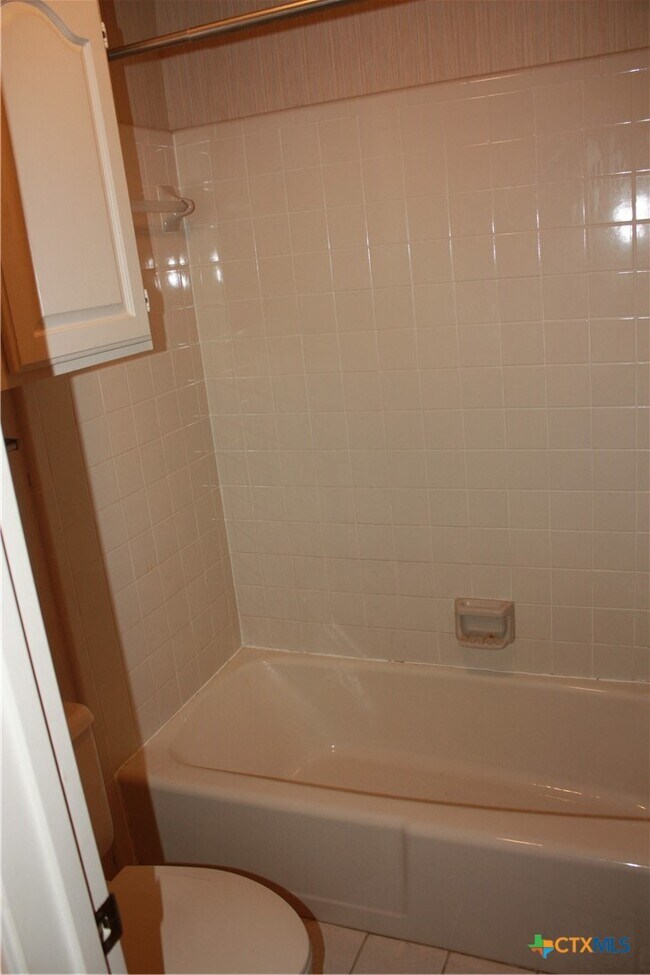 Building Photo - 421 Watts Ln