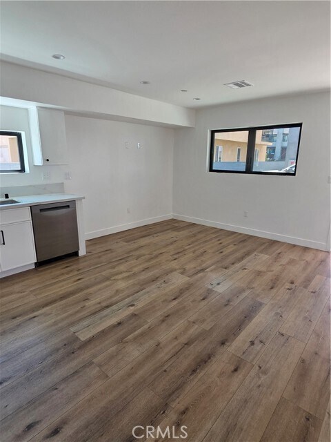 Building Photo - 6130 Hazeltine Ave