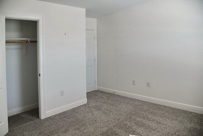 Building Photo - 5046 Van Fleet St