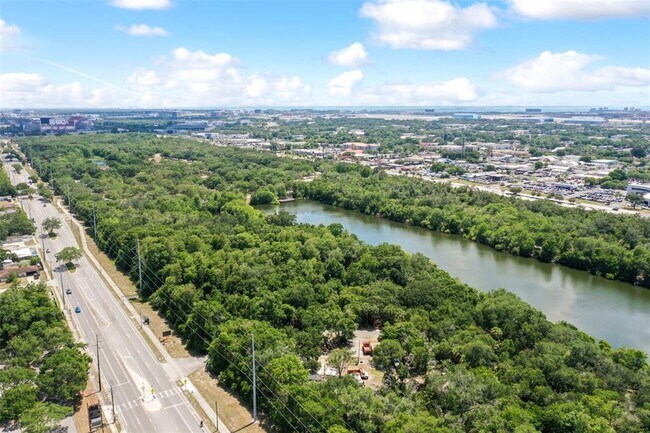 Building Photo - 318 E Patterson St