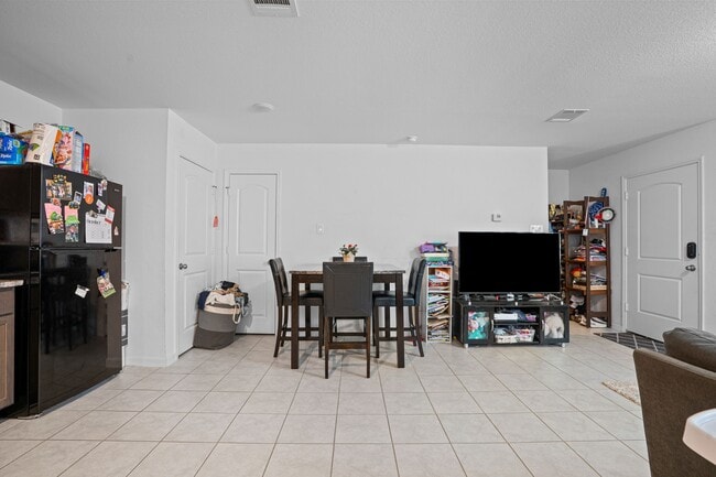 Building Photo - 28612 Rantoul Ct