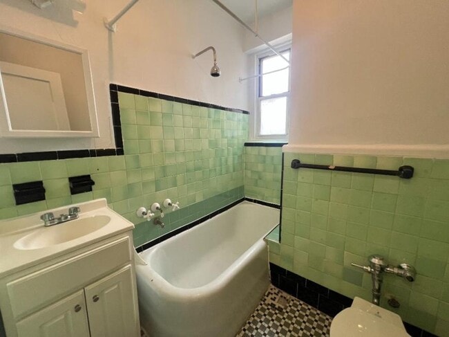 Building Photo - 0 bedroom in SUNNYSIDE NY 11104