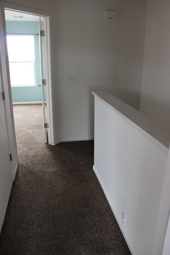Building Photo - TWO BEDROOM TOWNHOME