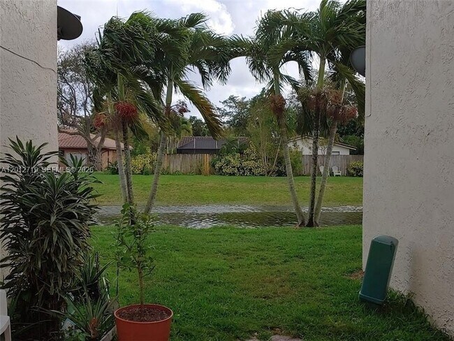 Building Photo - 11128 Royal Palm Blvd