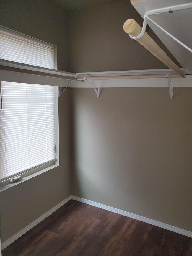 Building Photo - 3213 Center St NE