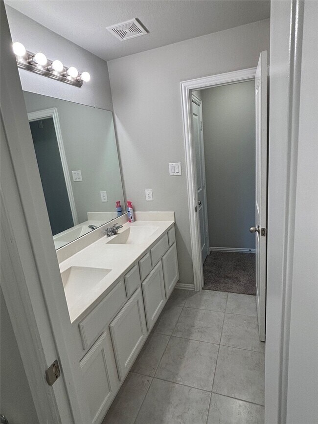 Building Photo - 3734 Bach St