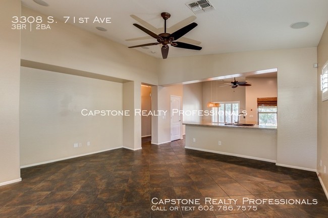 Building Photo - Gorgeous 3 Bedroom 2 Bath Home In Phoenix!