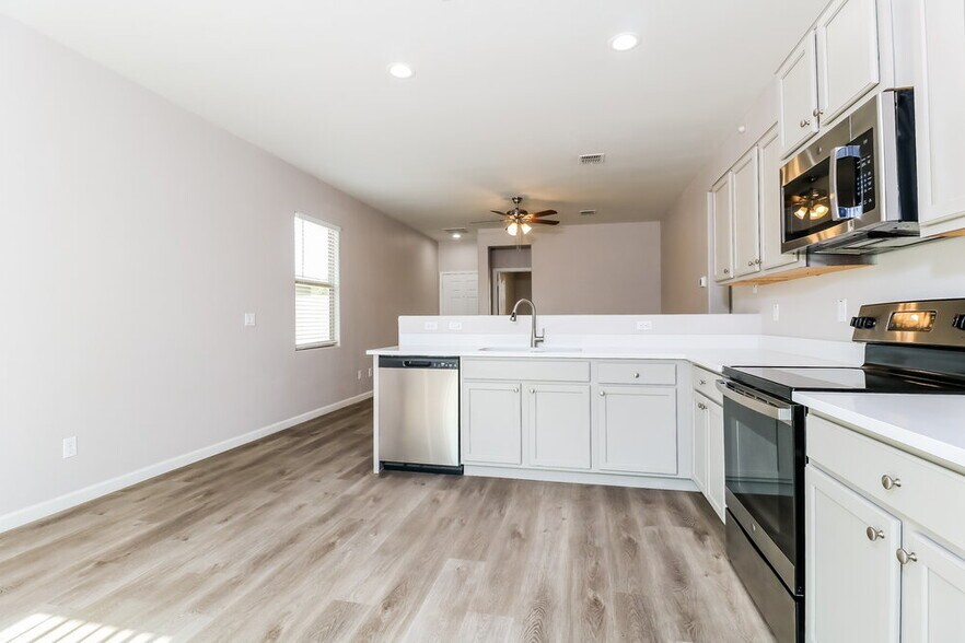 Building Photo - 4845 S 243rd Dr