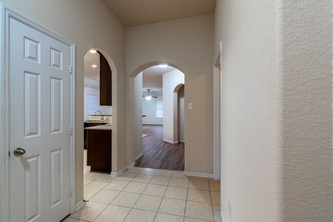 Building Photo - Charming 3-Bedroom Home in the Heart of Ho...