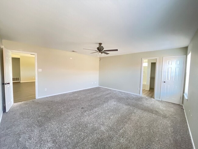 Building Photo - 360 Virtual Tour Available